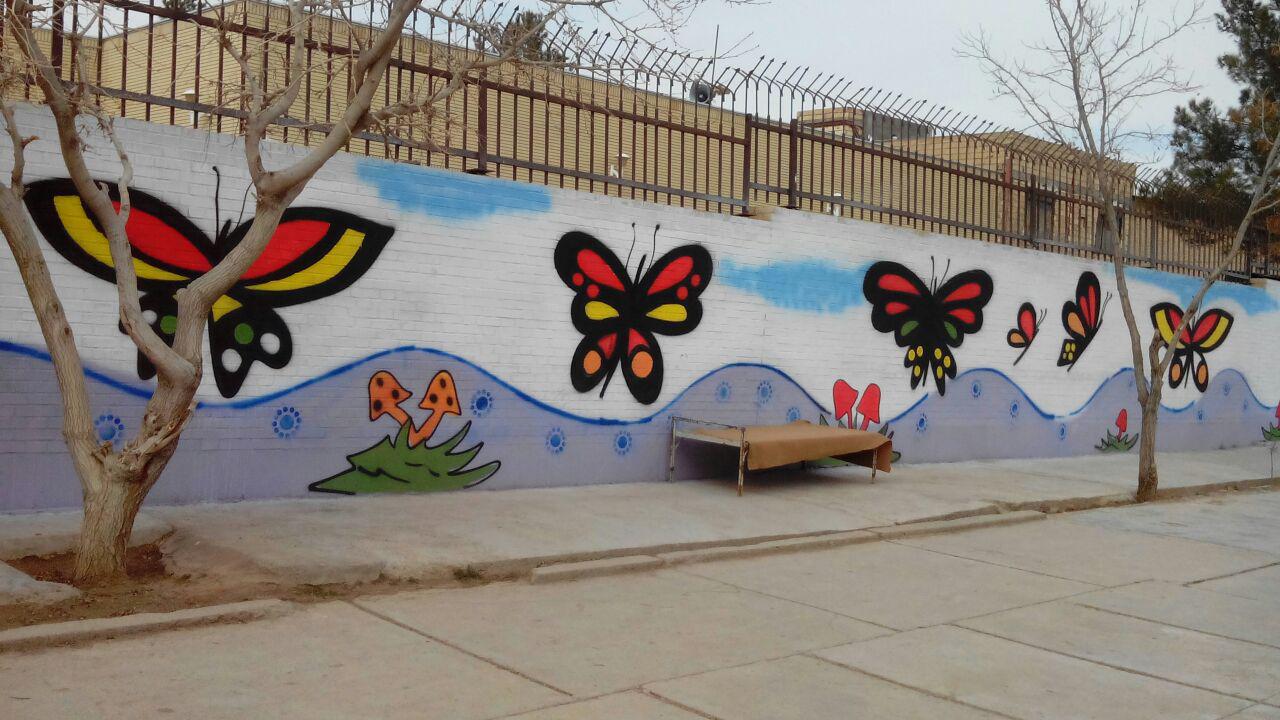نقاشی روی دیوار مدارس